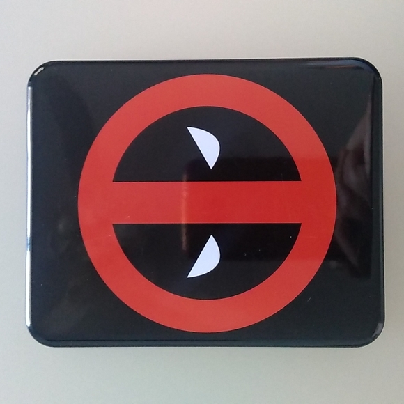 Deadpool Marvel Wallet - Picture 2 of 7